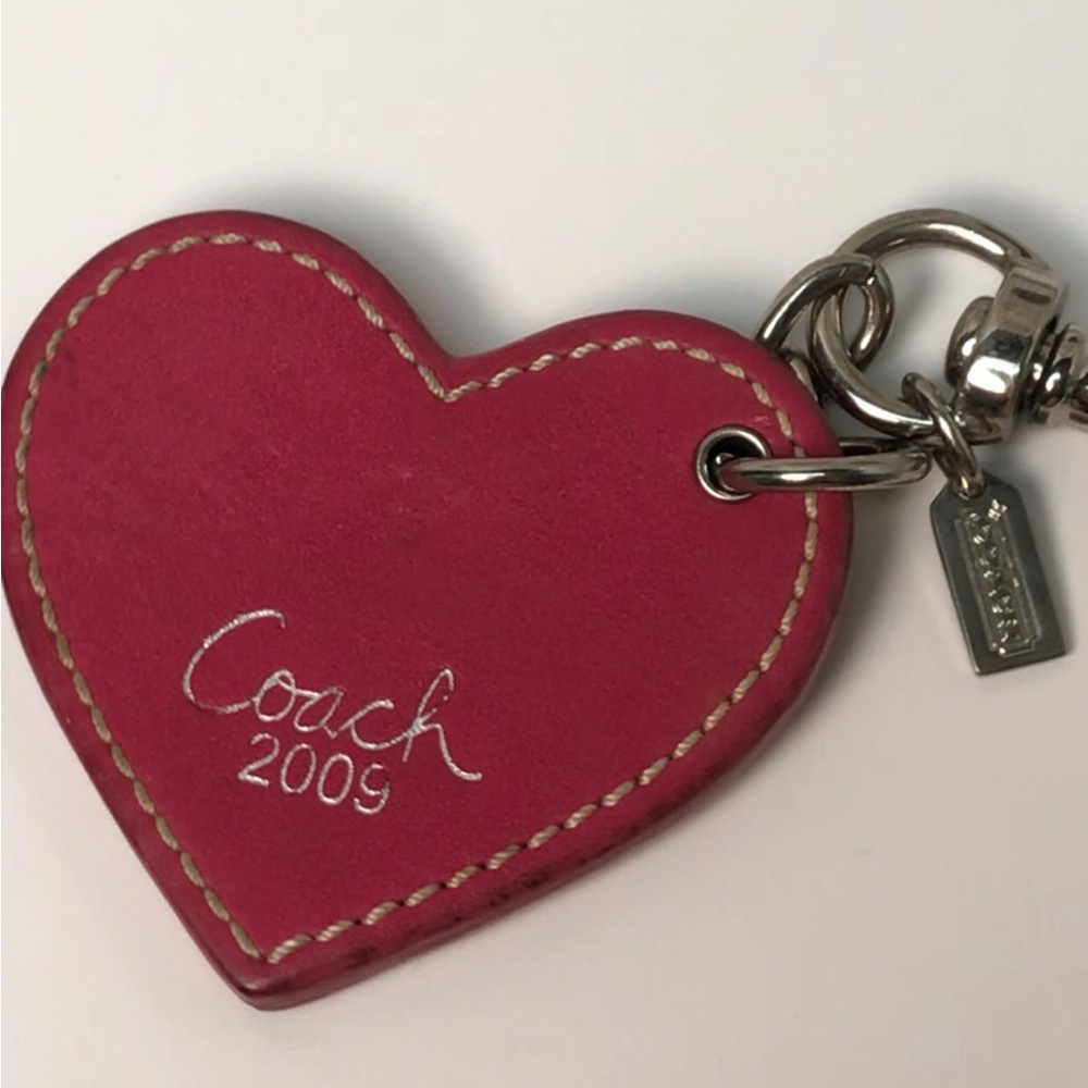 COACH 2009 OP Art Heart Keychain/ Bag Charm โฅ๏ธ - Picture 9 of 10